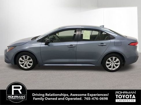 Used 2022 Toyota Corolla LE image 3