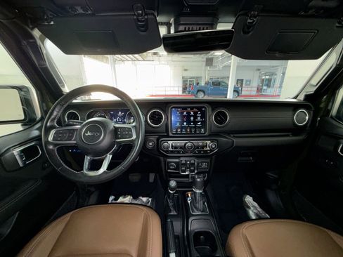 Used 2022 Jeep Wrangler Unlimited Sahara w/ Cold Weather Group AWD/4WD image 23
