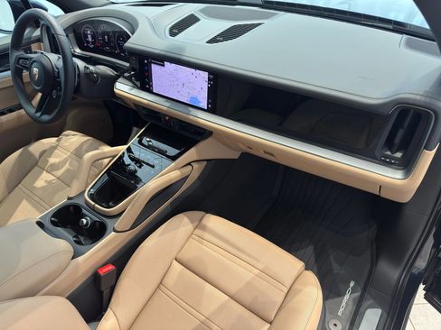 Certified 2025 Porsche Cayenne image 25