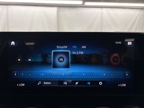 Used 2023 Mercedes-Benz GLA 250 4MATIC w/ Premium Package image 19