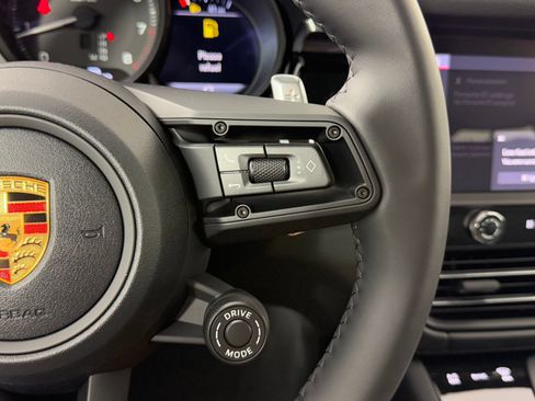 Certified 2026 Porsche Macan AWD/4WD image 18