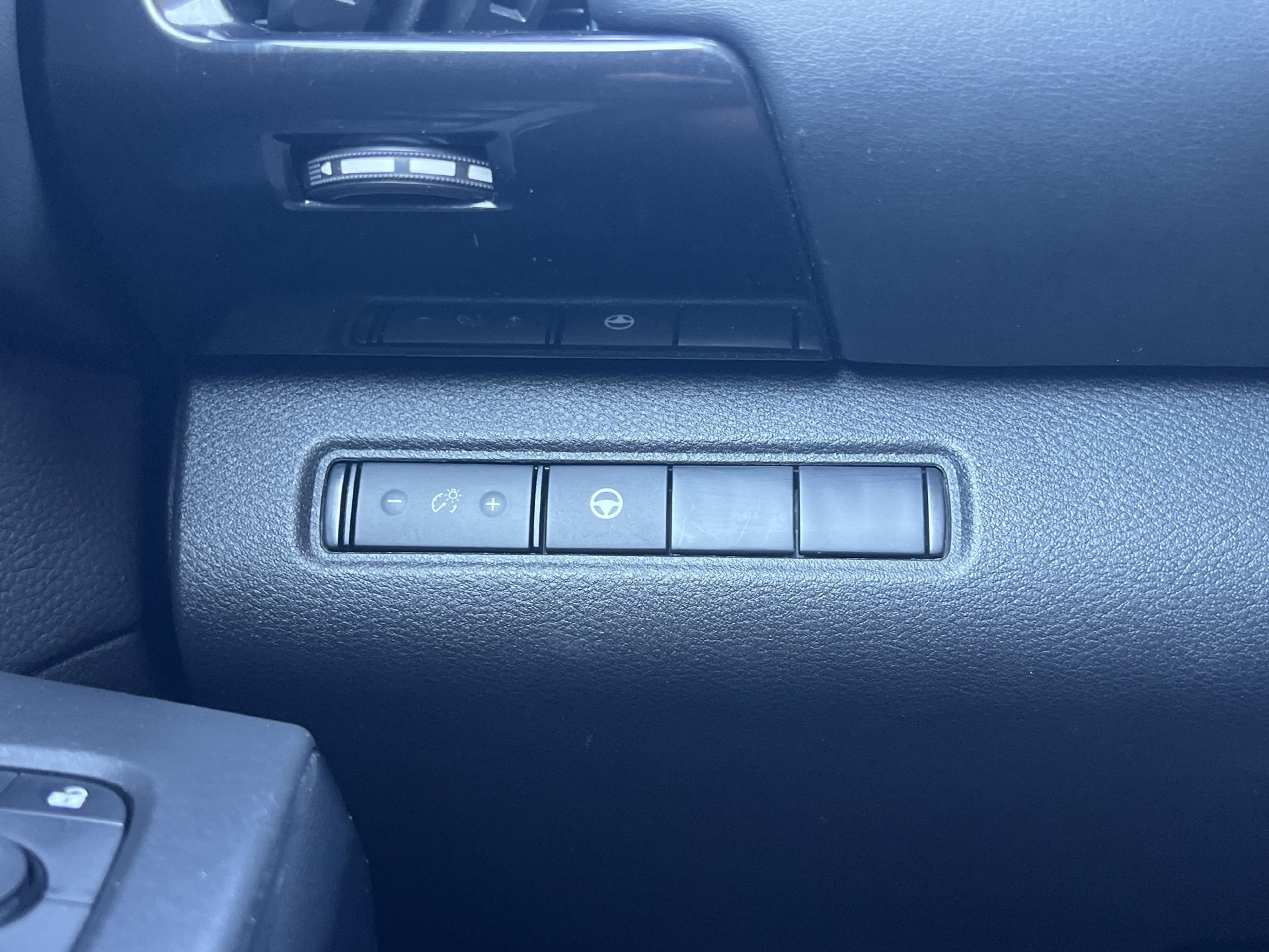 Used 2024 Nissan Pathfinder SV FWD image 13
