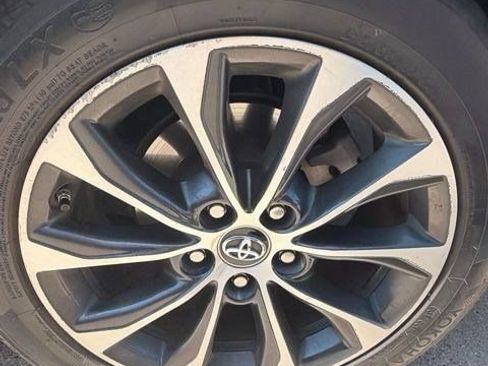 Used 2018 Toyota Avalon XLE Premium FWD image 7