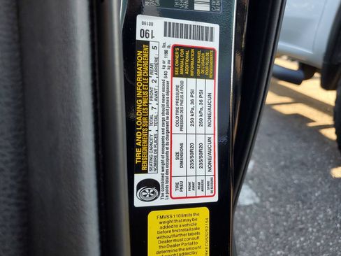 Used 2025 Toyota Sienna XSE FWD image 31