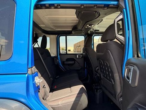 Used 2023 Jeep Wrangler Unlimited Rubicon AWD/4WD image 17