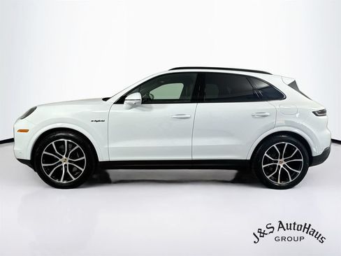 Used 2025 Porsche Cayenne S w/ Premium Package Plus AWD/4WD image 4