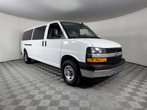 Used 2025 Chevrolet Express 3500 LT w/ LT Preferred Equipment Group RWD image 13