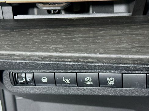 Used 2024 Nissan Ariya AWD image 17