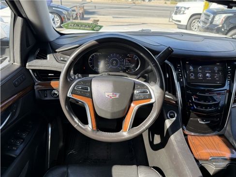 Used 2018 Cadillac Escalade ESV Luxury RWD image 44