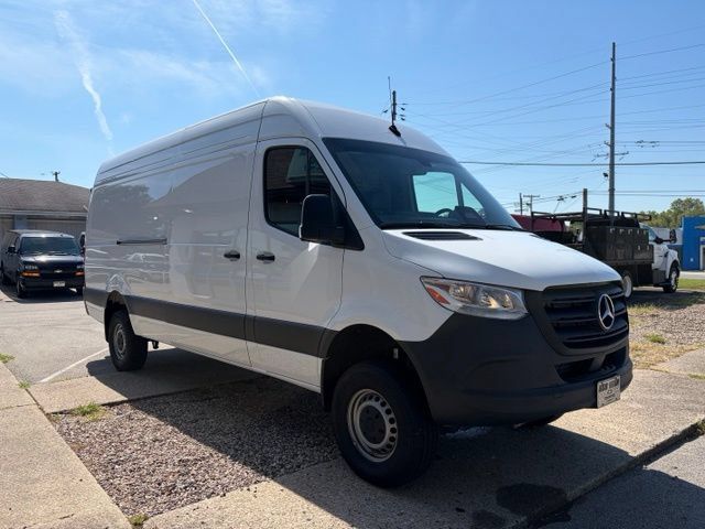 Used 2025 Mercedes-Benz Sprinter 2500 image 3