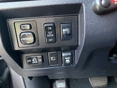 Used 2020 Toyota Tundra SR5 w/ SR5 Upgrade Package AWD/4WD image 18