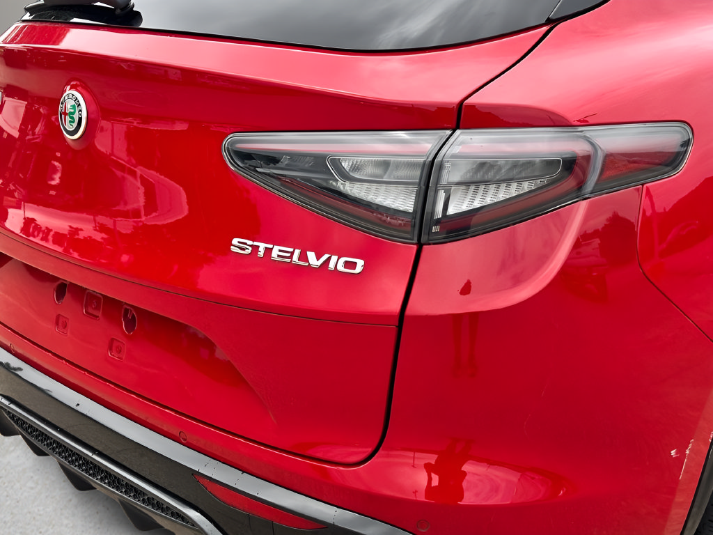 Used 2025 Alfa Romeo Stelvio Sprint AWD/4WD image 29