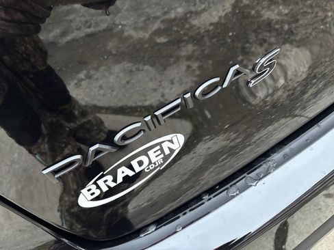 New 2026 Chrysler Pacifica Select image 9