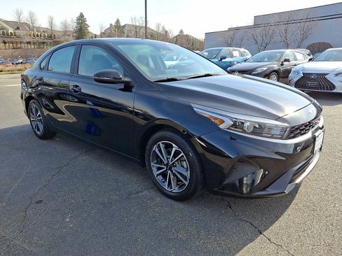 Used 2023 Kia Forte LXS w/ LXS Technology Package FWD image 3