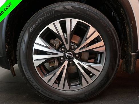 Used 2022 Nissan Rogue SV w/ SV Premium Package image 75