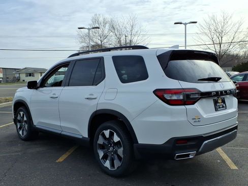 New 2026 Honda Pilot Touring image 9