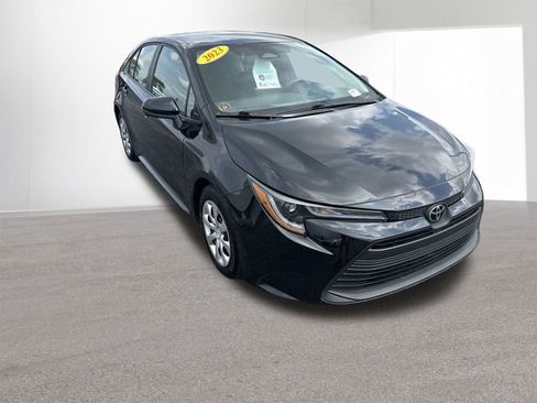 Used 2023 Toyota Corolla LE image 3