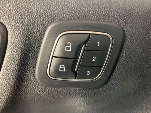 Used 2020 Ford Escape SEL image 17