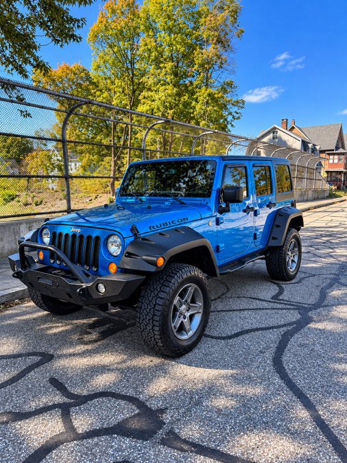 Used 2015 Jeep Wrangler Unlimited Rubicon w/ Connectivity Group AWD/4WD image 1