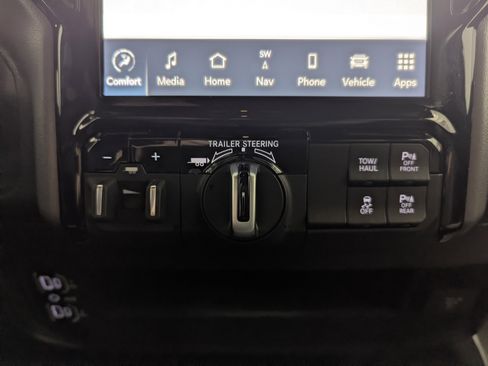 Used 2024 RAM 2500 Big Horn w/ Safety Group image 20