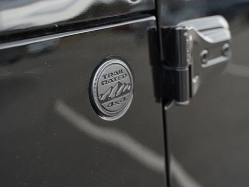 Used 2023 Jeep Gladiator Sport image 35