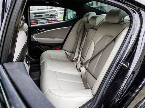 Used 2022 Genesis G70 2.0T image 24