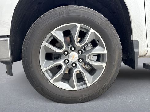 Used 2024 Chevrolet Silverado 1500 LT image 12