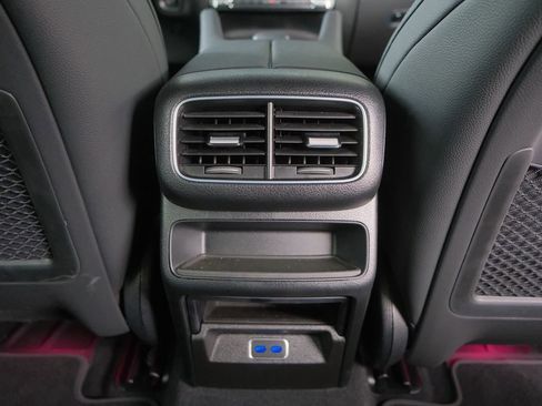 Used 2025 Mercedes-Benz GLE 450e 4MATIC image 38