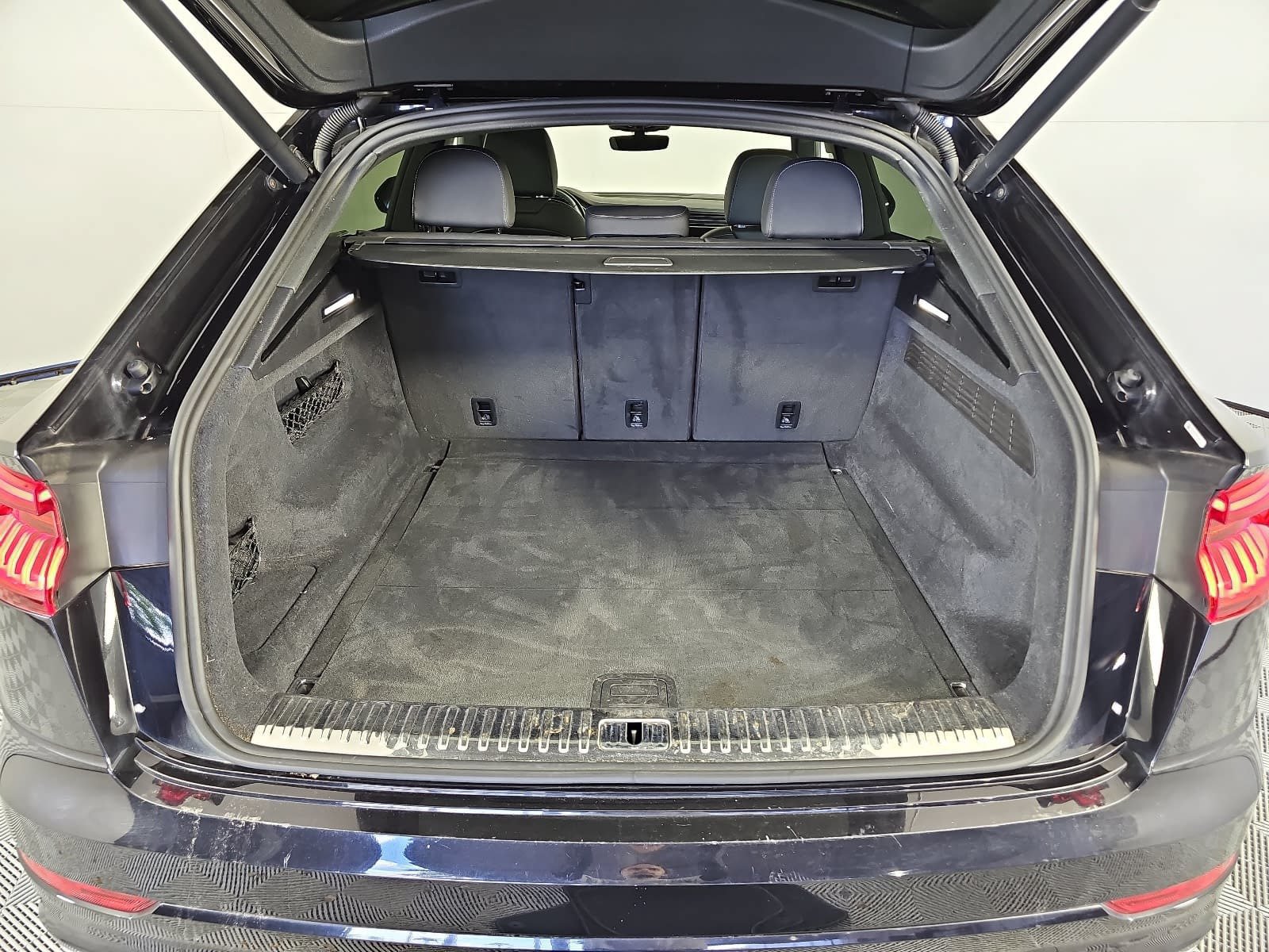 Used 2019 Audi Q8 Premium Plus AWD/4WD image 12
