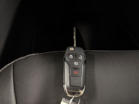 Used 2014 Ford Fusion SE w/ Equipment Group 202A FWD image 15