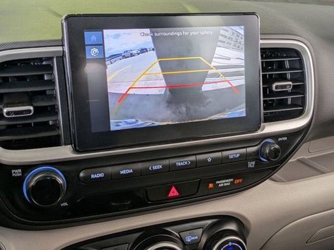 Used 2025 Hyundai Venue SEL FWD image 15