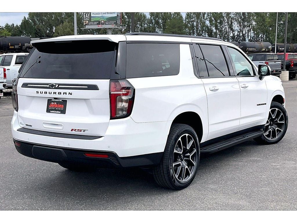 Used 2024 Chevrolet Suburban RST w/ Luxury Package AWD/4WD image 15