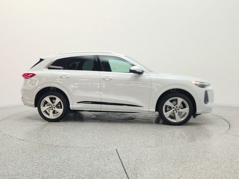 Used 2025 Audi Q5 Premium Plus w/ Premium Plus AWD/4WD image 4