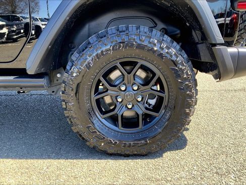 Certified 2025 Jeep Wrangler Sport AWD/4WD image 10