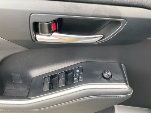 Used 2022 Toyota Highlander XLE image 24