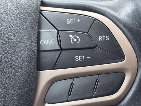 Used 2017 Jeep Cherokee Limited AWD/4WD image 18