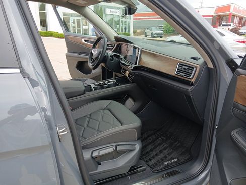 New 2026 Volkswagen Atlas SE FWD image 25