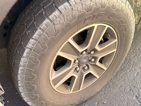 Used 2015 Ford F150 Lariat w/ Equipment Group 502A Luxury image 3