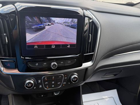Used 2022 Chevrolet Traverse LT FWD image 37
