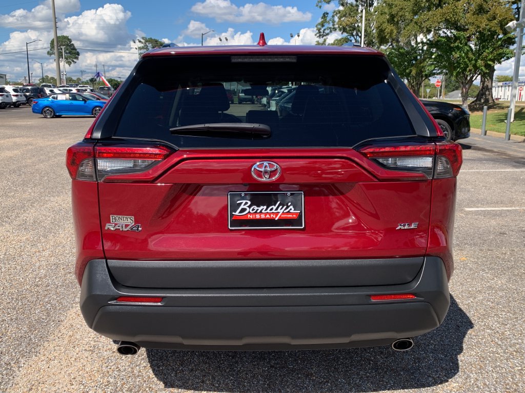 Used 2022 Toyota RAV4 XLE Premium FWD image 6