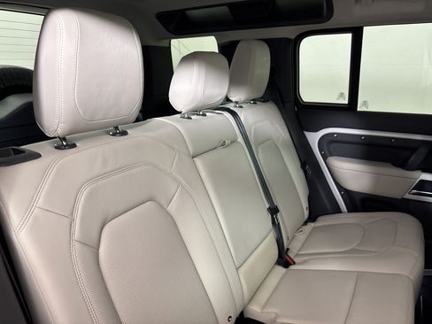 Used 2024 Land Rover Defender 110 SE AWD/4WD image 31