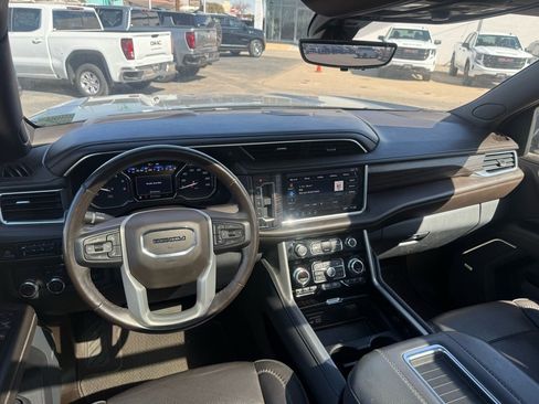 Used 2021 GMC Yukon XL Denali w/ Denali Ultimate Package image 2
