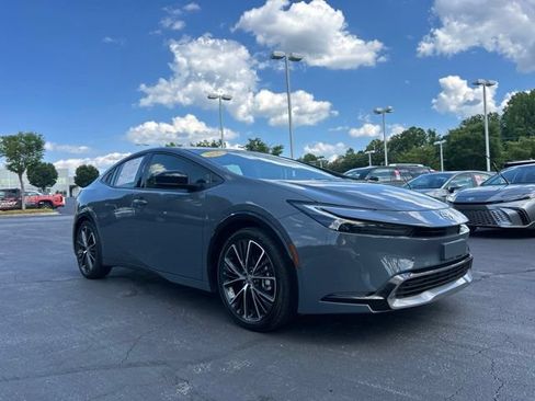 Used 2024 Toyota Prius XLE FWD image 4