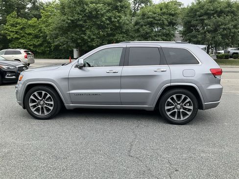 Used 2018 Jeep Grand Cherokee Overland AWD/4WD image 8