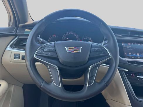 Used 2018 Cadillac XT5 AWD image 12