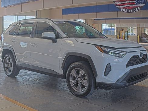 Used 2022 Toyota RAV4 XLE w/ Convenience Package AWD/4WD image 6