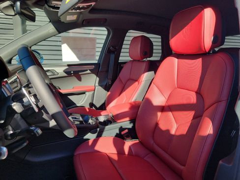 New 2026 Porsche Macan S image 5