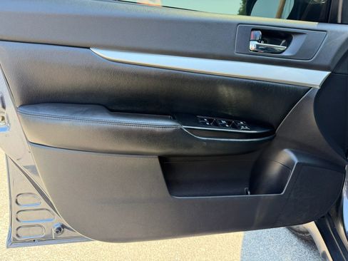 Used 2013 Subaru Outback 2.5i Premium AWD/4WD image 11