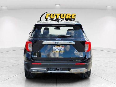 Used 2021 Ford Explorer XLT w/ Equipment Group 202A image 7
