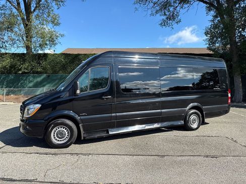 Used 2017 Mercedes-Benz Sprinter 2500 image 3